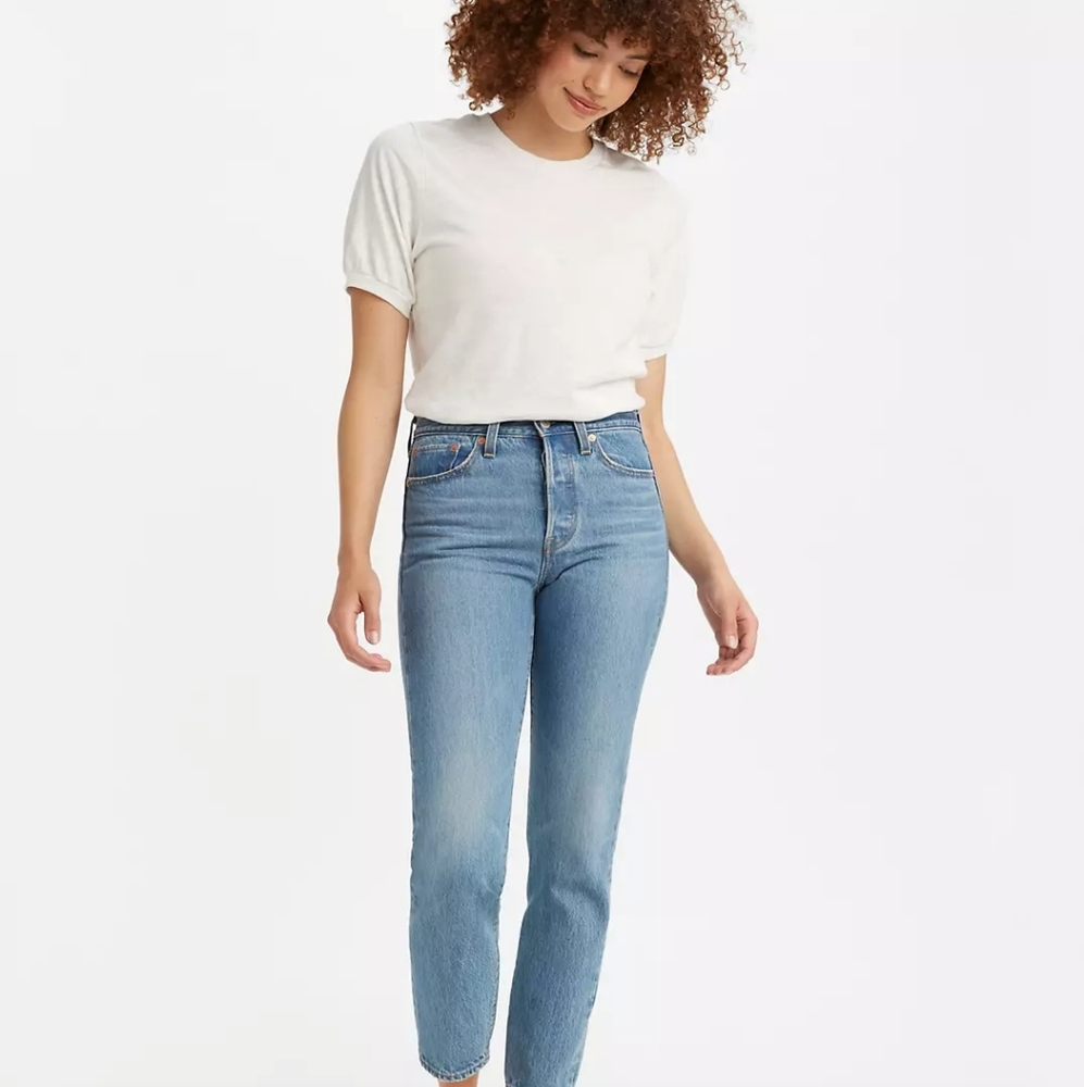 Levi's Womens Wedgie Fit Ankle Jeans, Light Wash (Athens Pushed), size 27